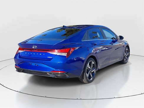 Used 2022 Hyundai Elantra Limited w/ Preferred Accessory Package image 5
