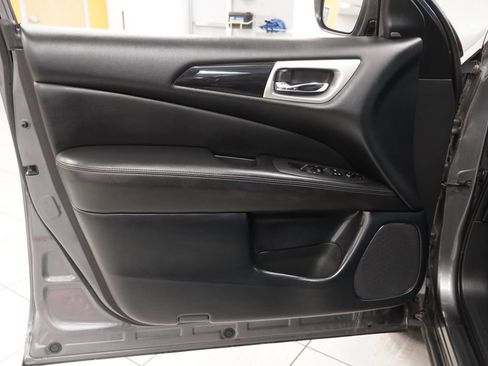 Used 2020 Nissan Pathfinder SV AWD/4WD image 16