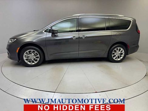 Used 2021 Chrysler Pacifica Touring-L image 2