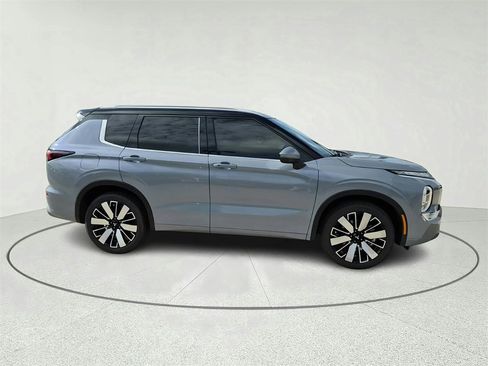 New 2025 Mitsubishi Outlander SEL image 4