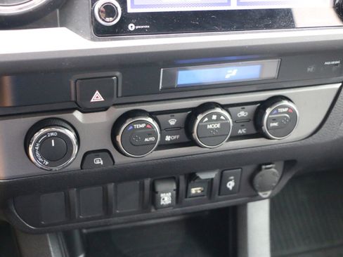 Used 2022 Toyota Tacoma TRD Off-Road AWD/4WD image 21