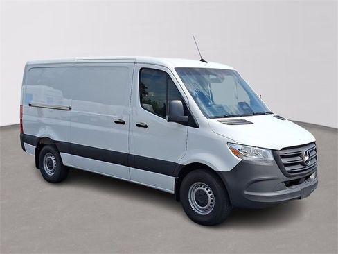 Used 2025 Mercedes-Benz Sprinter 2500 image 3
