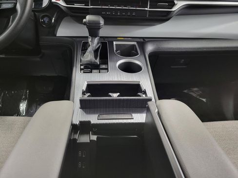 Used 2025 Toyota Sienna LE image 17