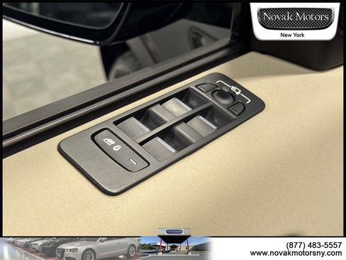 Used 2023 Land Rover Discovery Sport SE image 15