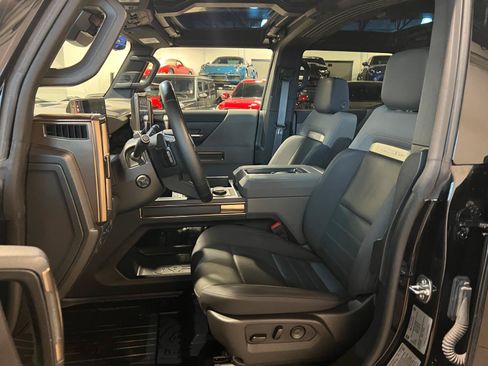 Used 2025 GMC Hummer EV 3X w/ LPO, Sport Package AWD/4WD image 9