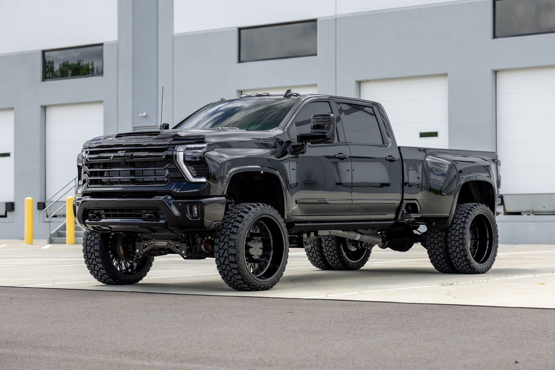 Used 2026 Chevrolet Silverado 3500 High Country w/ High Country Premium Package AWD/4WD image 6
