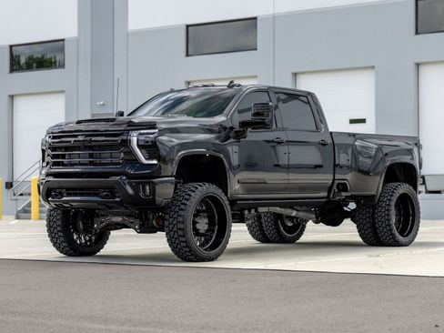Used 2026 Chevrolet Silverado 3500 High Country w/ High Country Premium Package AWD/4WD image 6