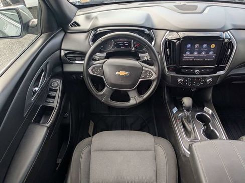 Used 2023 Chevrolet Traverse LT FWD image 16