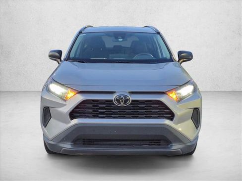 Used 2021 Toyota RAV4 LE FWD image 2