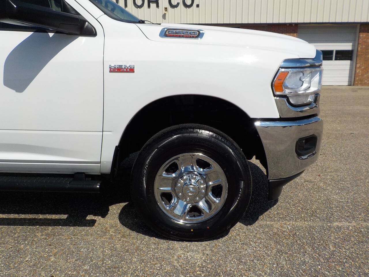 Used 2021 RAM 2500 Tradesman w/ Chrome Appearance Group AWD/4WD image 11