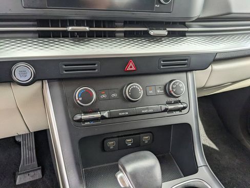 Certified 2024 Kia Carnival LX image 26