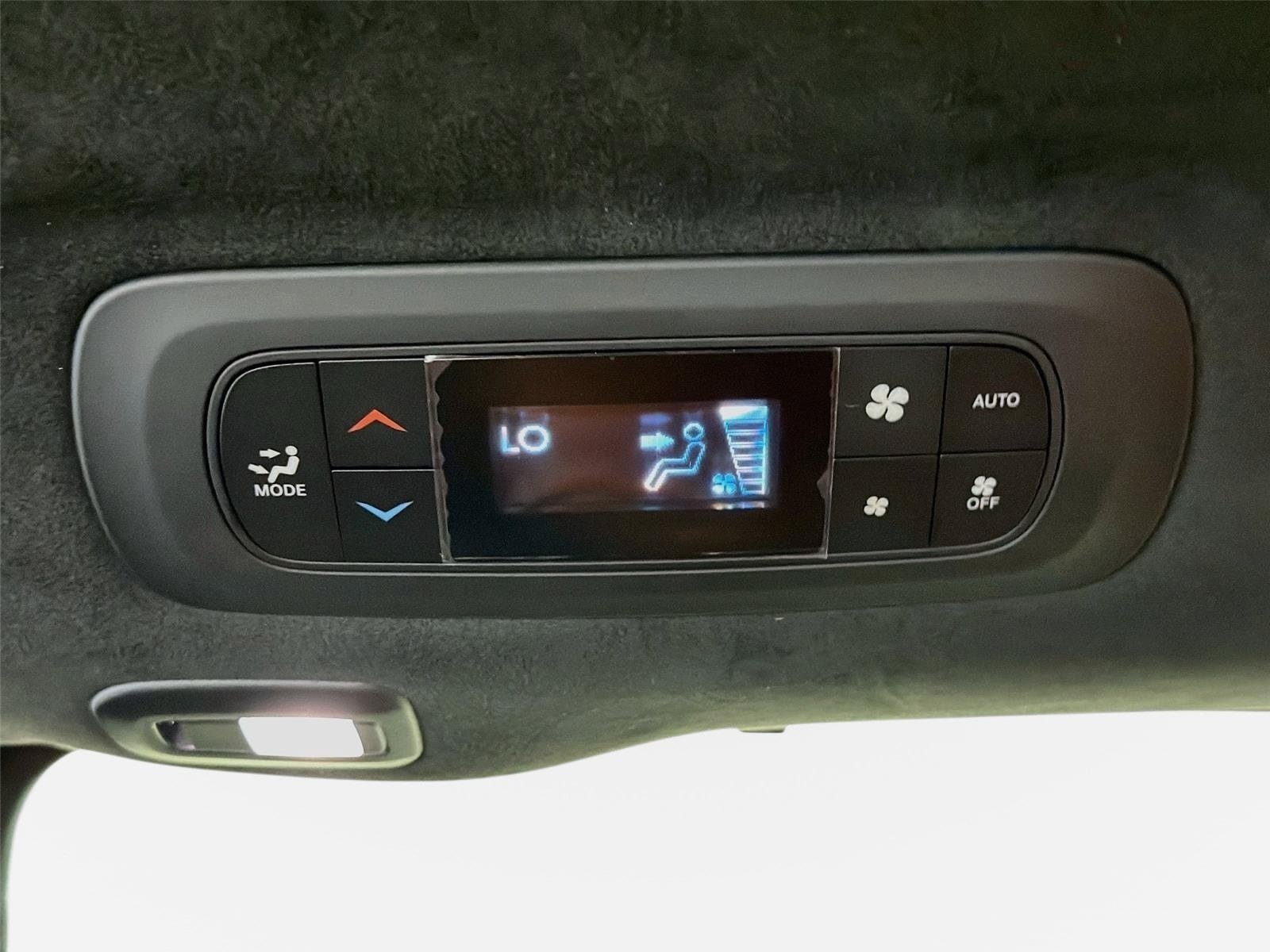 Used 2024 Chrysler Pacifica Pinnacle FWD image 28