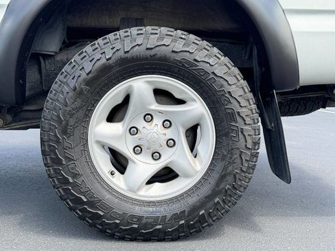 Used 2001 Toyota Tacoma PreRunner image 17