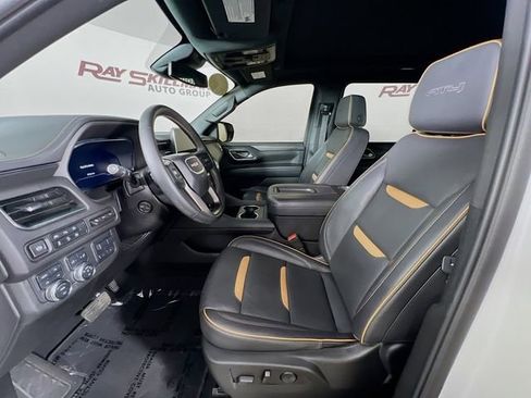 Used 2024 GMC Yukon XL AT4 w/ AT4 Premium Plus Package AWD/4WD image 10