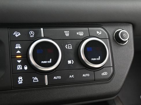 Used 2023 Land Rover Defender 110 X-Dynamic SE image 14