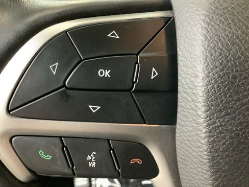 Used 2022 Jeep Grand Cherokee Limited image 16