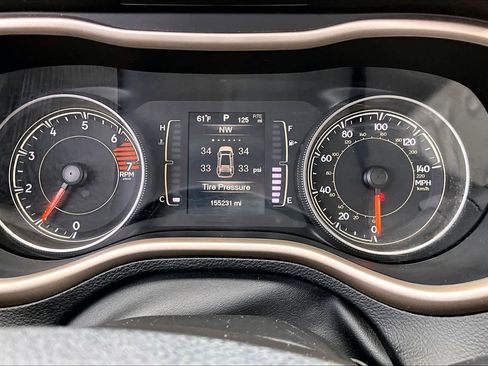 Used 2016 Jeep Cherokee Sport image 23