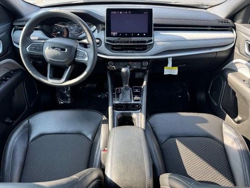 Used 2023 Jeep Compass Latitude w/ Convenience Group AWD/4WD image 13