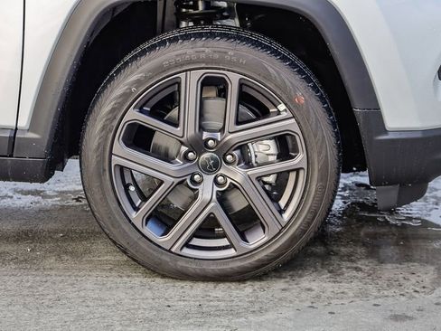 New 2026 Jeep Compass Latitude image 11