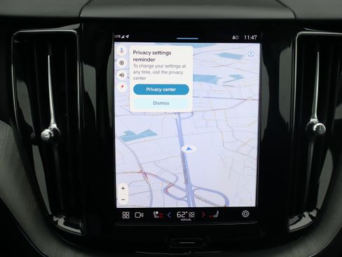 Used 2025 Volvo XC60 B5 Plus image 25