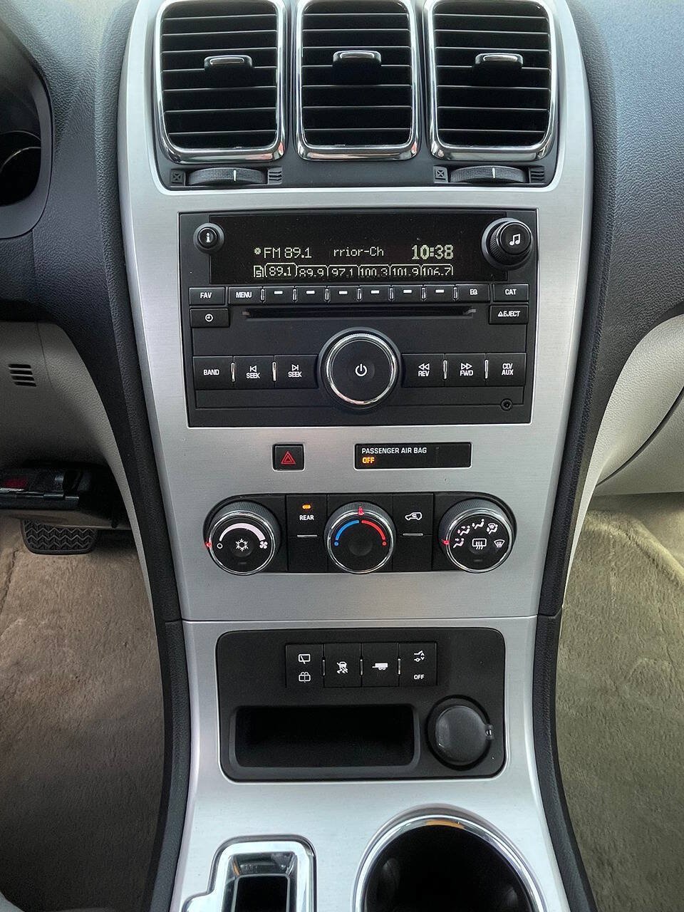 Used 2011 GMC Acadia SLE AWD/4WD image 16
