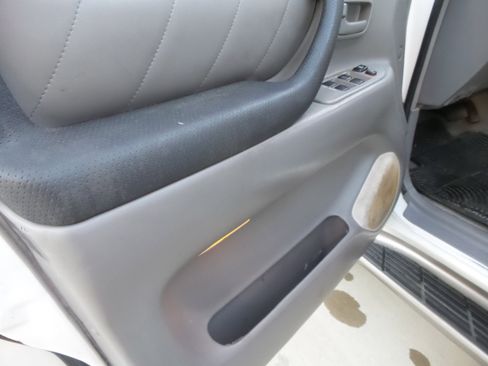 Used 2003 Toyota Land Cruiser image 37