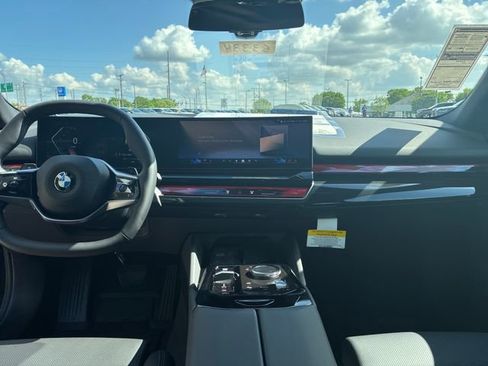New 2026 BMW 530i xDrive AWD/4WD image 19