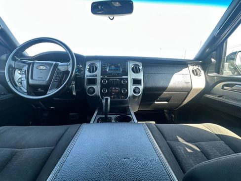 Used 2017 Ford Expedition XLT image 18