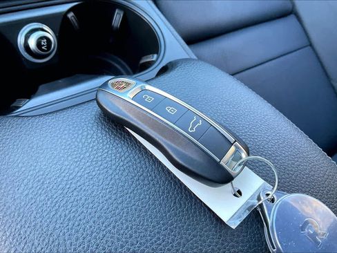 Used 2024 Porsche Cayenne image 12