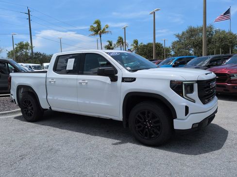 Used 2024 GMC Sierra 1500 Elevation RWD image 2