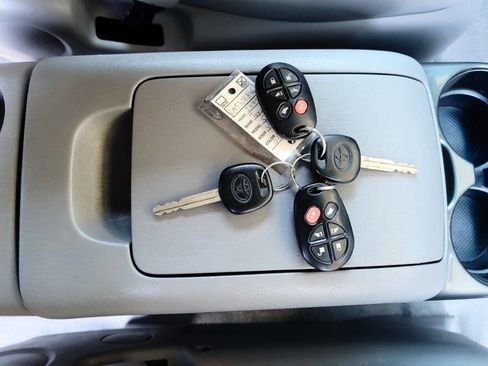 Used 2004 Toyota Sienna XLE AWD/4WD image 29