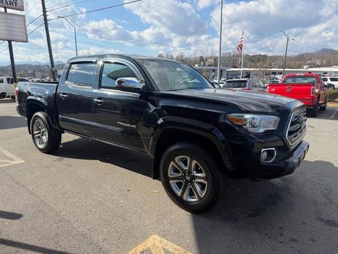 Used 2016 Toyota Tacoma Limited image 4