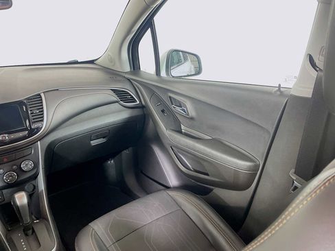 Used 2019 Chevrolet Trax LT w/ LT Convenience Package image 20