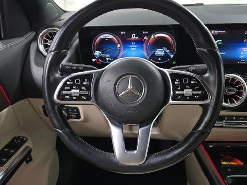 Used 2022 Mercedes-Benz GLA 250 4MATIC w/ Premium Package Lite image 10
