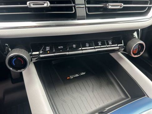 New 2026 Chevrolet Equinox EV LT image 25