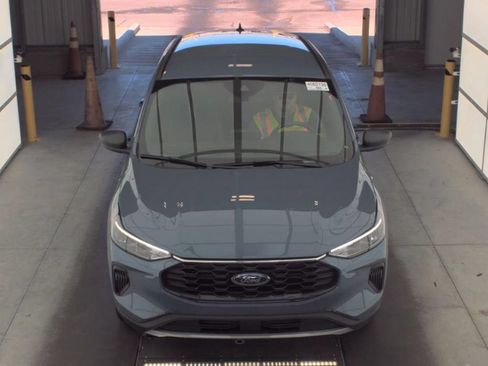 Used 2025 Ford Escape ST-Line FWD image 3