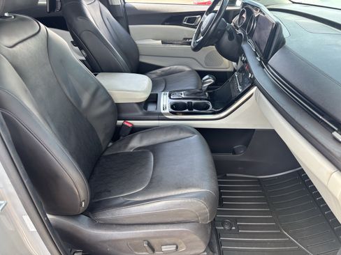 Used 2022 Kia Carnival SX FWD image 9