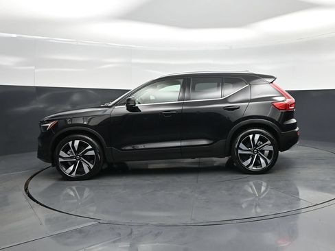 Used 2025 Volvo XC40 B5 Plus AWD/4WD image 28