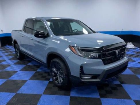 Used 2025 Honda Ridgeline Sport image 2