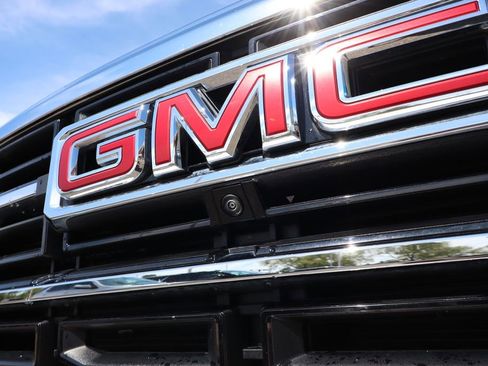 Used 2025 GMC Acadia Elevation FWD image 7