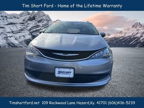 Used 2021 Chrysler Voyager Lxi image 2