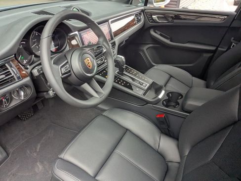 Used 2025 Porsche Macan image 4