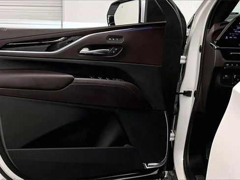 Used 2022 Cadillac Escalade ESV Sport Platinum image 18