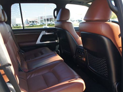 Used 2021 Toyota Land Cruiser image 23