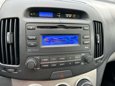 Used 2010 Hyundai Elantra SE FWD image 18