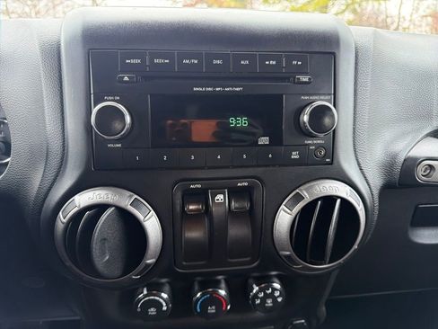 Used 2018 Jeep Wrangler Sport image 35