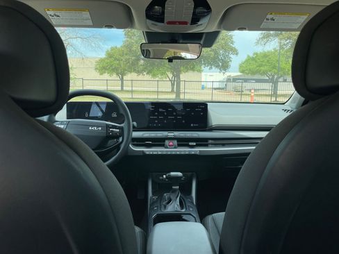 Used 2025 Kia K4 LXS image 36