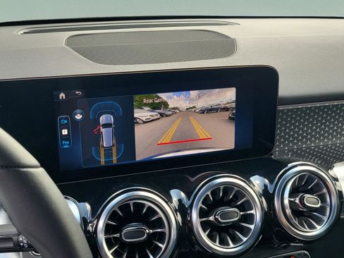 Certified 2025 Mercedes-Benz GLB 250 image 22