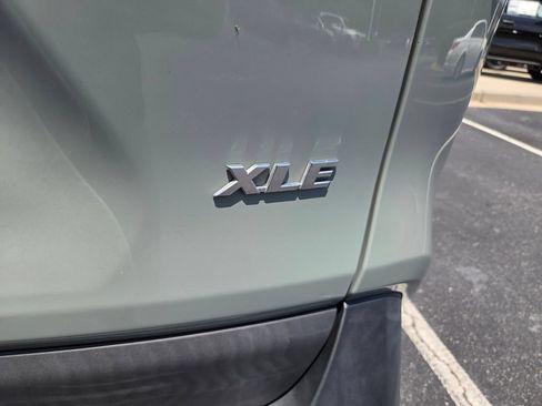 Used 2021 Toyota RAV4 XLE Premium FWD image 8