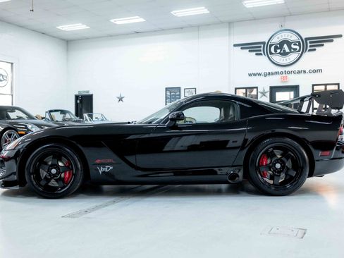 Used 2010 Dodge Viper ACR image 11